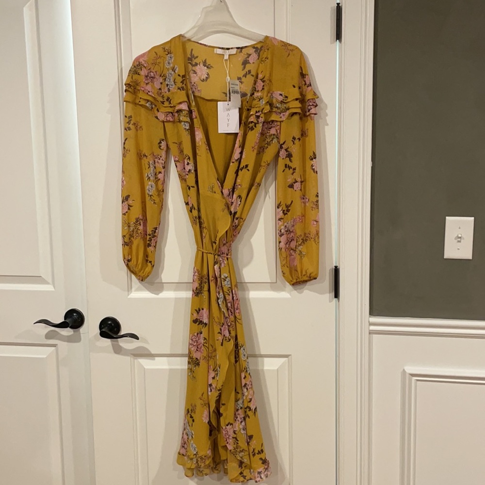 Floral Dress with ruffled trim - Picture 4 of 4